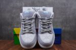 Nike SB Dunk Low Sean Cliver - Image 3