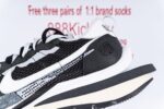 Nike Vaporwaffle Sacai Black White - Image 4